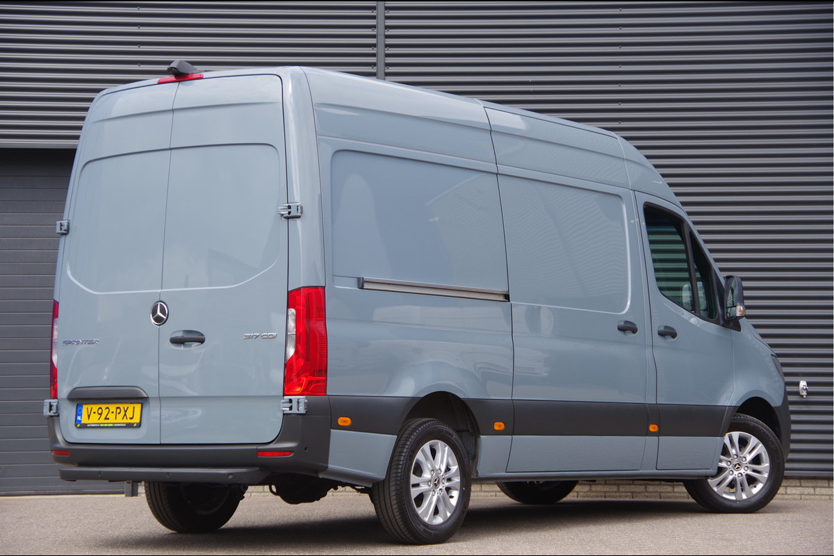 Mercedes-Benz Sprinter 317 1.9 CDI L2H2 AUT. STOELVERWARMING, STANDKACHEL, CAMERA, CRUISE, CLIMA, PARKEERSENSOREN, MISTLAMPEN