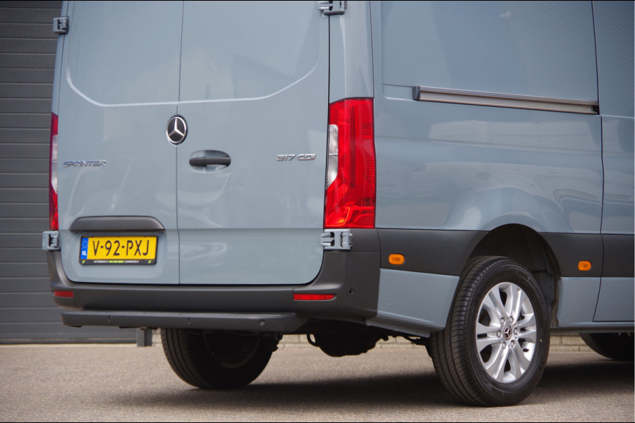 Mercedes-Benz Sprinter 317 1.9 CDI L2H2 AUT. STOELVERWARMING, STANDKACHEL, CAMERA, CRUISE, CLIMA, PARKEERSENSOREN, MISTLAMPEN