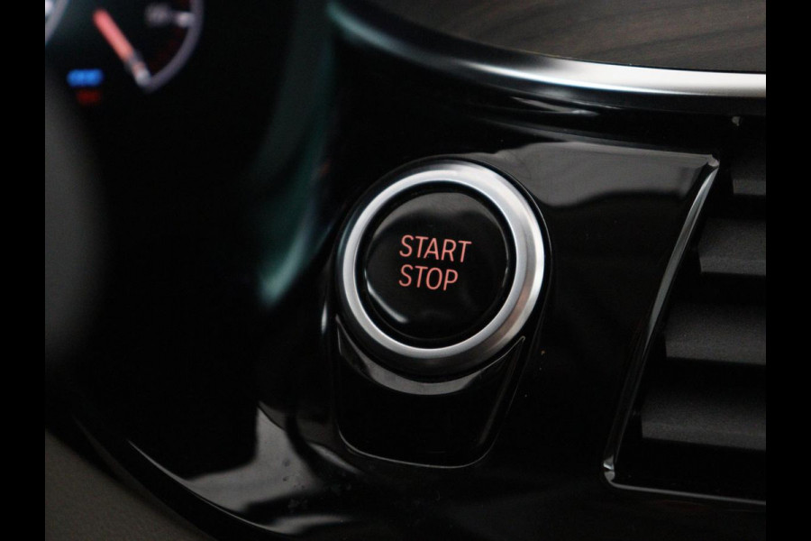 BMW 5 Serie 530e iPerformance High Executive | Leder | Elektrische stoelen | Stoelverwarming | Sfeerverlichting | Adaptive cruise | Carplay | Climate control | Camera | Park assist | PHEV