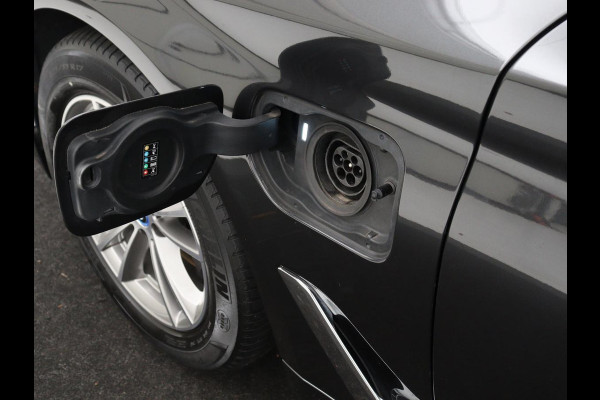 BMW 5 Serie 530e iPerformance High Executive | Leder | Elektrische stoelen | Stoelverwarming | Sfeerverlichting | Adaptive cruise | Carplay | Climate control | Camera | Park assist | PHEV