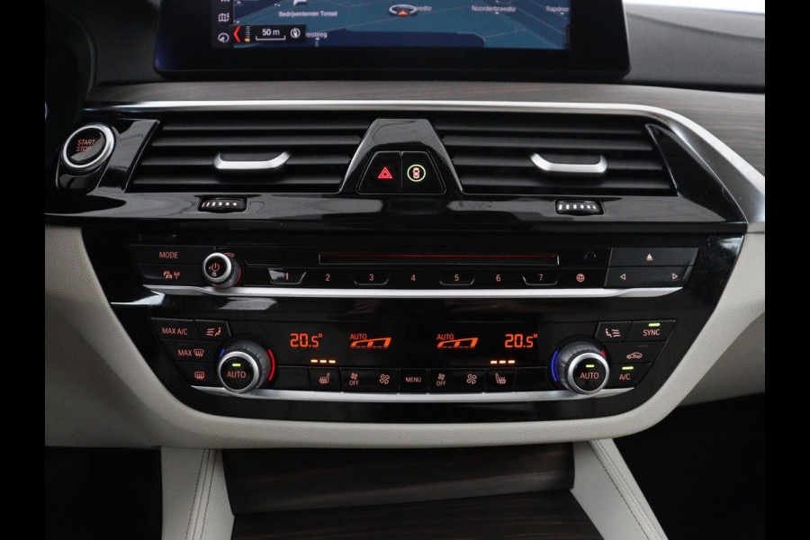 BMW 5 Serie 530e iPerformance High Executive | Leder | Elektrische stoelen | Stoelverwarming | Sfeerverlichting | Adaptive cruise | Carplay | Climate control | Camera | Park assist | PHEV