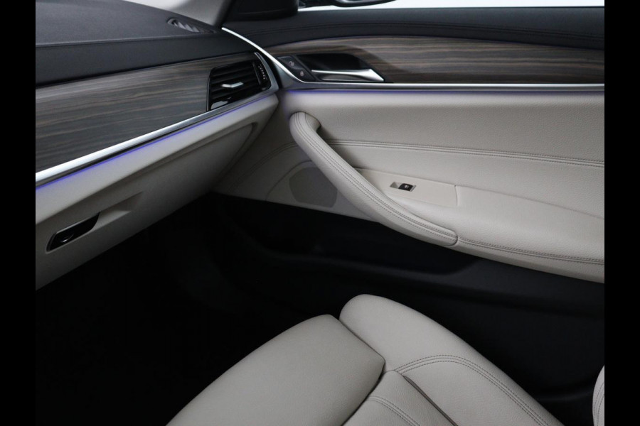 BMW 5 Serie 530e iPerformance High Executive | Leder | Elektrische stoelen | Stoelverwarming | Sfeerverlichting | Adaptive cruise | Carplay | Climate control | Camera | Park assist | PHEV