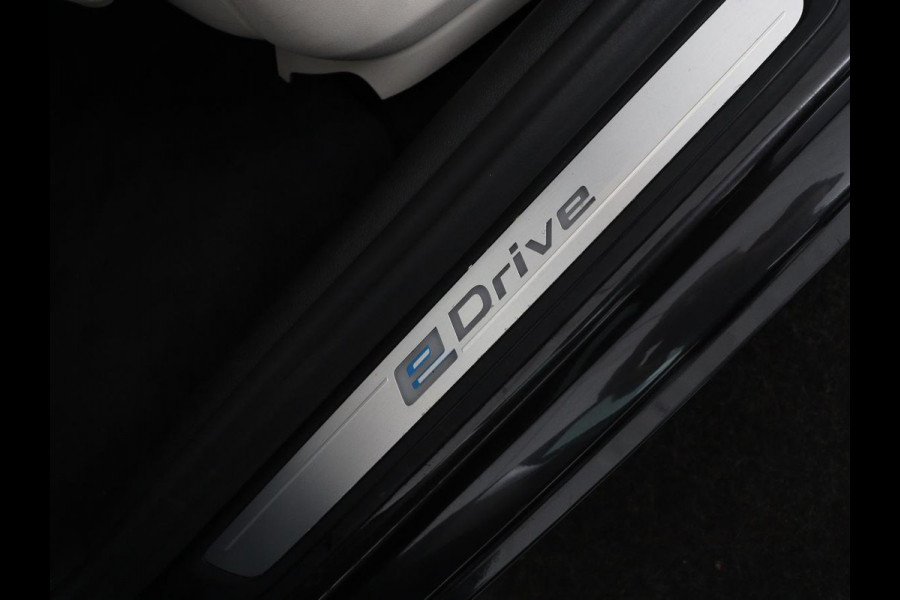 BMW 5 Serie 530e iPerformance High Executive | Leder | Elektrische stoelen | Stoelverwarming | Sfeerverlichting | Adaptive cruise | Carplay | Climate control | Camera | Park assist | PHEV