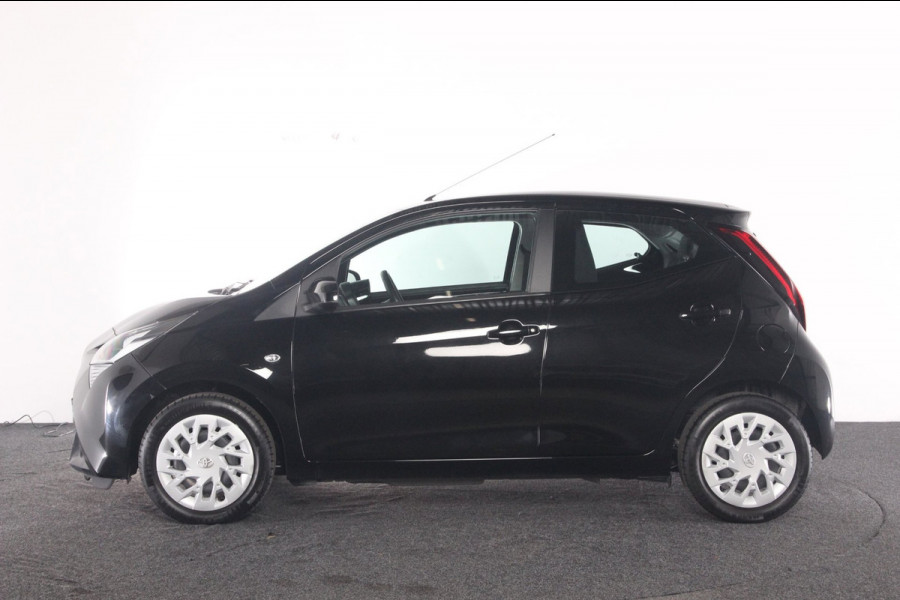 Toyota Aygo 1.0 VVT-i x-play / achteruitrijcamera / groot scherm.