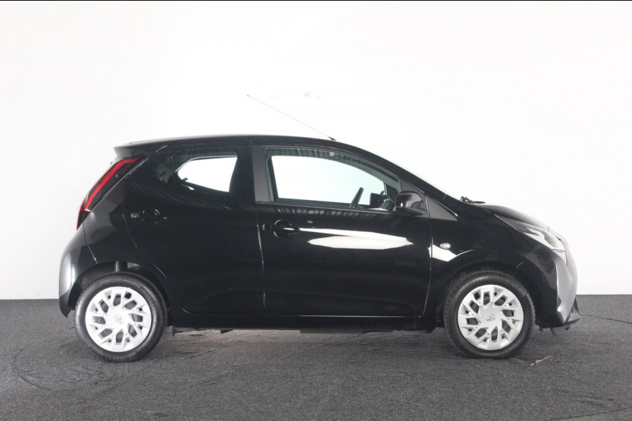 Toyota Aygo 1.0 VVT-i x-play / achteruitrijcamera / groot scherm.