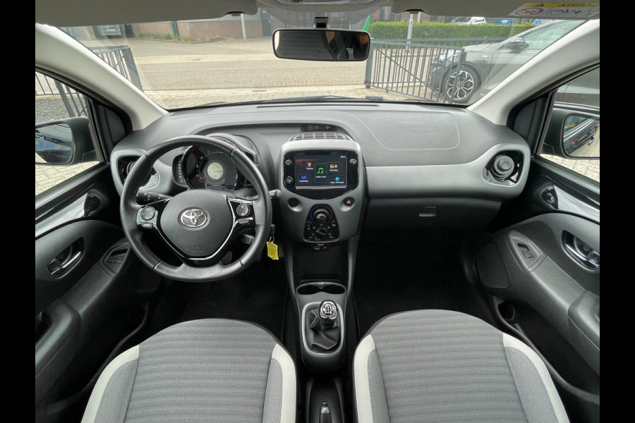 Toyota Aygo 1.0 VVT-i x-play / achteruitrijcamera / groot scherm.