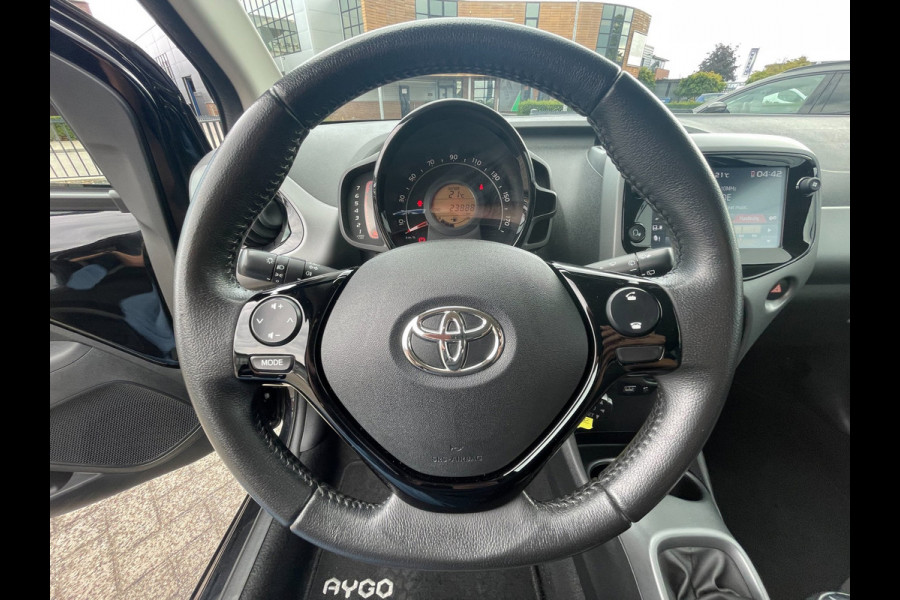 Toyota Aygo 1.0 VVT-i x-play / achteruitrijcamera / groot scherm.