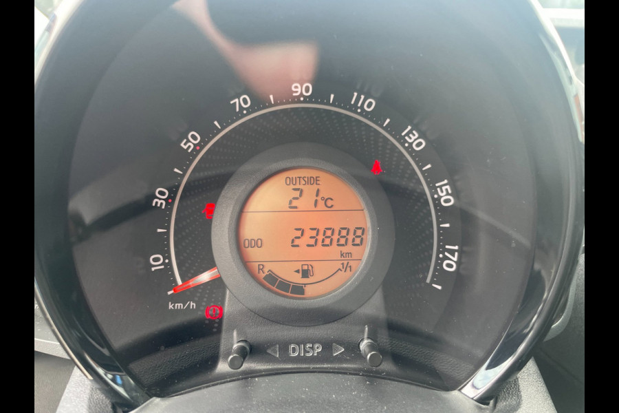 Toyota Aygo 1.0 VVT-i x-play / achteruitrijcamera / groot scherm.