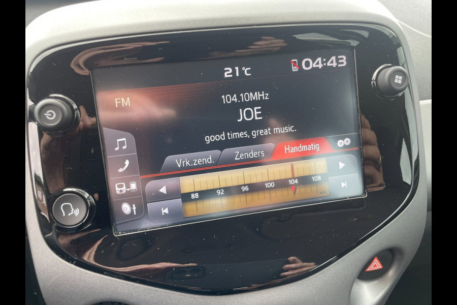 Toyota Aygo 1.0 VVT-i x-play / achteruitrijcamera / groot scherm.