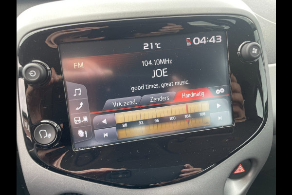 Toyota Aygo 1.0 VVT-i x-play / achteruitrijcamera / groot scherm.