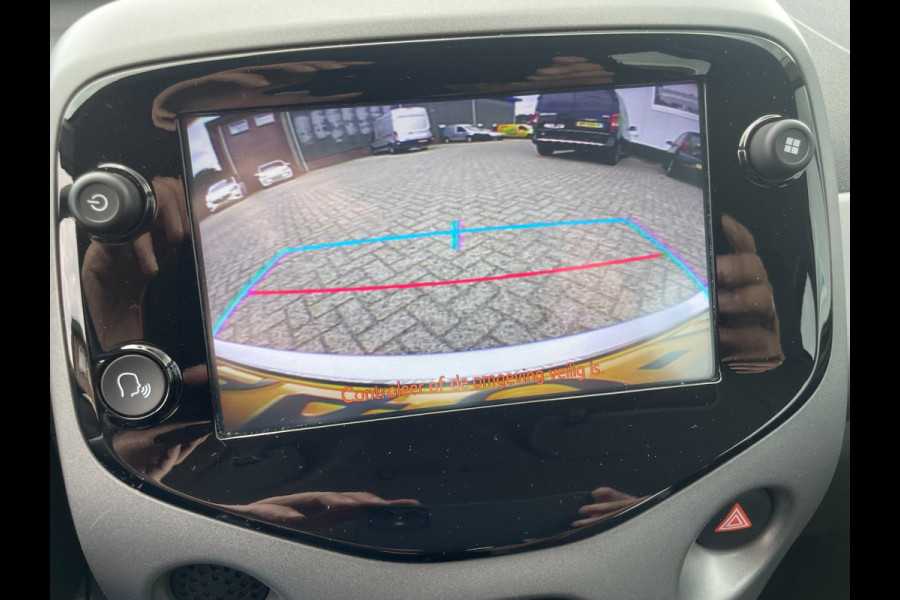 Toyota Aygo 1.0 VVT-i x-play / achteruitrijcamera / groot scherm.
