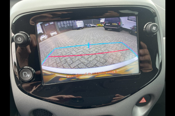 Toyota Aygo 1.0 VVT-i x-play / achteruitrijcamera / groot scherm.