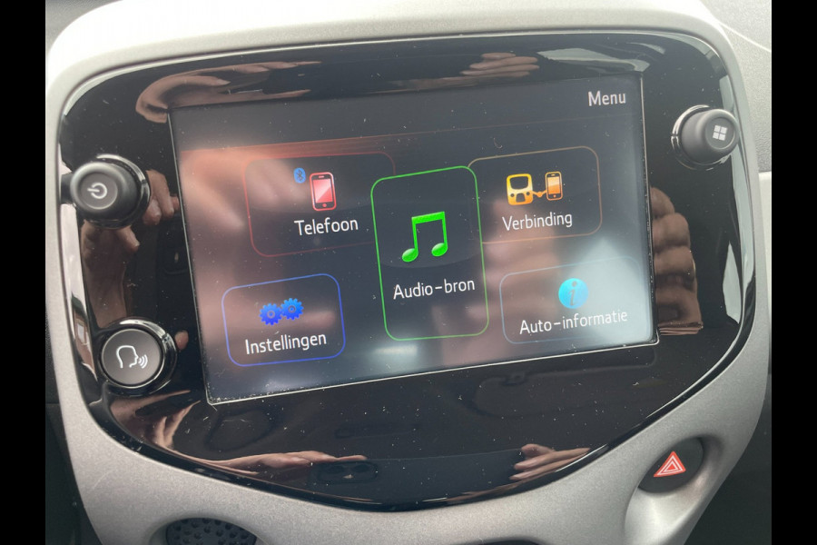Toyota Aygo 1.0 VVT-i x-play / achteruitrijcamera / groot scherm.