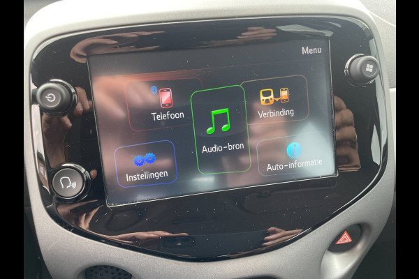 Toyota Aygo 1.0 VVT-i x-play / achteruitrijcamera / groot scherm.