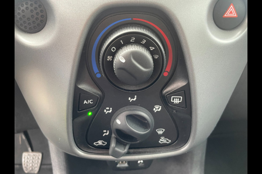 Toyota Aygo 1.0 VVT-i x-play / achteruitrijcamera / groot scherm.