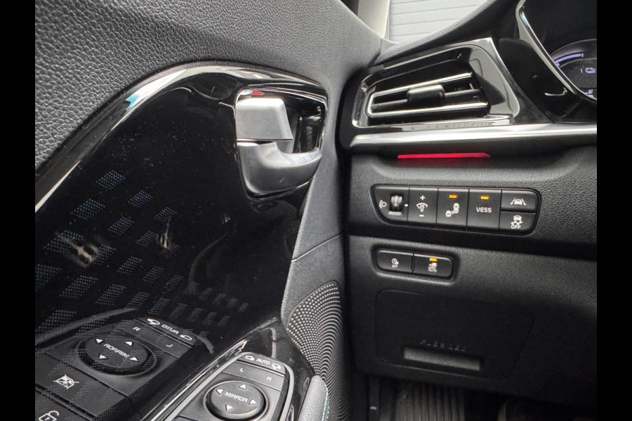 Kia e-Niro ComfortLine 64 kWh | SOH: 97,2% | 3 Fase |  Trekhaak | Stoelverwarming | Camera | Blindspot | Adaptive CC |