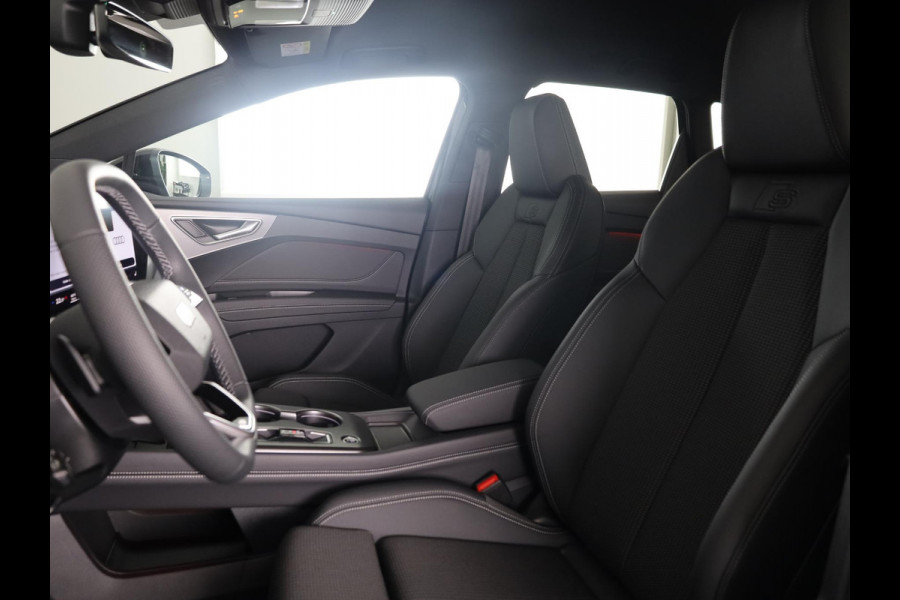 Audi Q4 e-tron S edition 82 kWh 286 pk | Techniekpakket plus | Winterpakket | Trekhaak | Optiekpakket zwart-glanzend |
