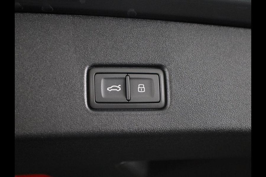 Audi Q4 e-tron S edition 82 kWh 286 pk | Techniekpakket plus | Winterpakket | Trekhaak | Optiekpakket zwart-glanzend |