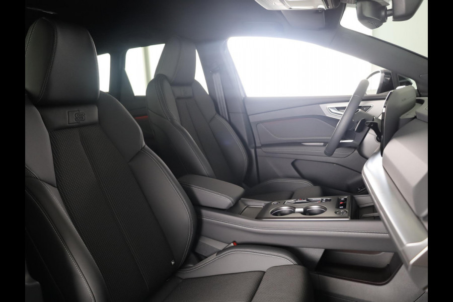 Audi Q4 e-tron S edition 82 kWh 286 pk | Techniekpakket plus | Winterpakket | Trekhaak | Optiekpakket zwart-glanzend |