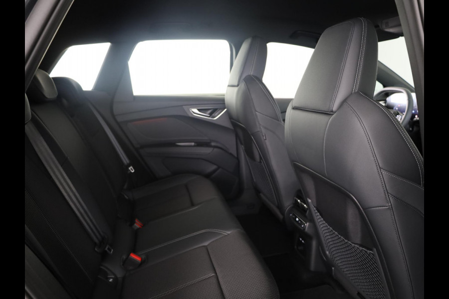 Audi Q4 e-tron S edition 82 kWh 286 pk | Techniekpakket plus | Winterpakket | Trekhaak | Optiekpakket zwart-glanzend |