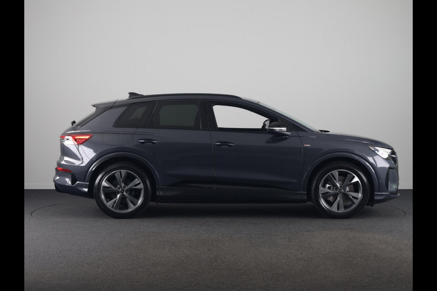 Audi Q4 e-tron S edition 82 kWh 286 pk | Techniekpakket plus | Winterpakket | Trekhaak | Optiekpakket zwart-glanzend |