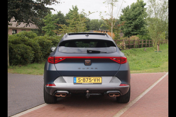 CUPRA Formentor 1.4 e-Hybrid VZ Black Edition | Panoramadak | Trekhaak | Camera | Sfeerverlichting | Leer | NL-Auto |