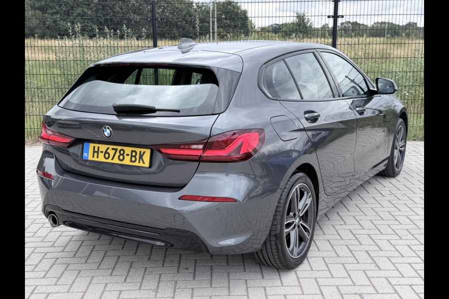 BMW 1-serie 118i Executive Edition | Carplay | PDC | Navi | Sportstuur