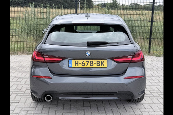 BMW 1-serie 118i Executive Edition | Carplay | PDC | Navi | Sportstuur