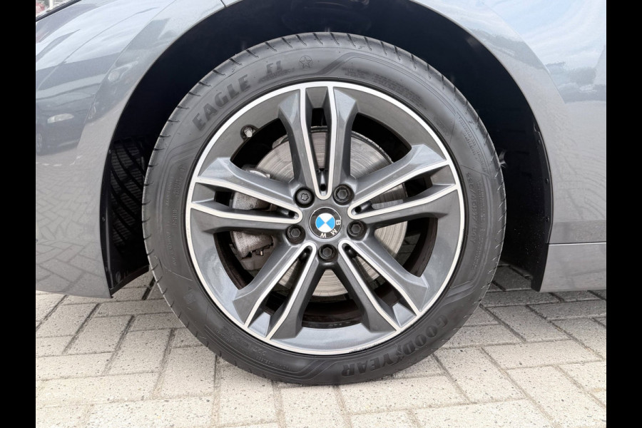 BMW 1-serie 118i Executive Edition | Carplay | PDC | Navi | Sportstuur