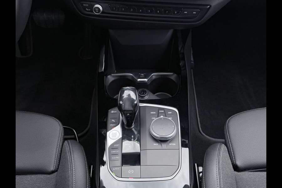 BMW 1-serie 118i Executive Edition | Carplay | PDC | Navi | Sportstuur