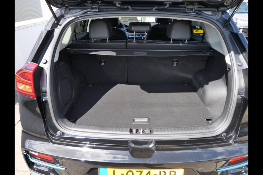 Kia e-Niro ExecutiveLine 64 kWh | SOH 94,1 | 3Fase | Trekhaak | Stoel/Stuurverwarming | Navi | Adaptief | Carplay |