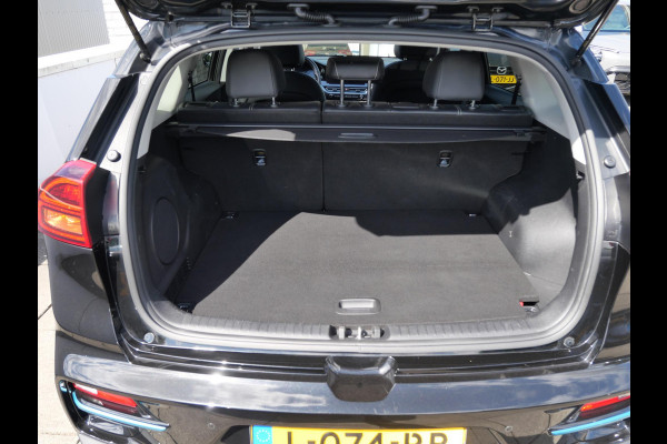 Kia e-Niro ExecutiveLine 64 kWh | SOH 94,1 | 3Fase | Trekhaak | Stoel/Stuurverwarming | Navi | Adaptief | Carplay |