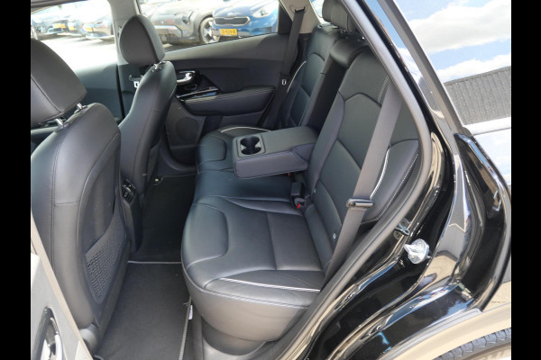 Kia e-Niro ExecutiveLine 64 kWh | SOH 94,1 | 3Fase | Trekhaak | Stoel/Stuurverwarming | Navi | Adaptief | Carplay |