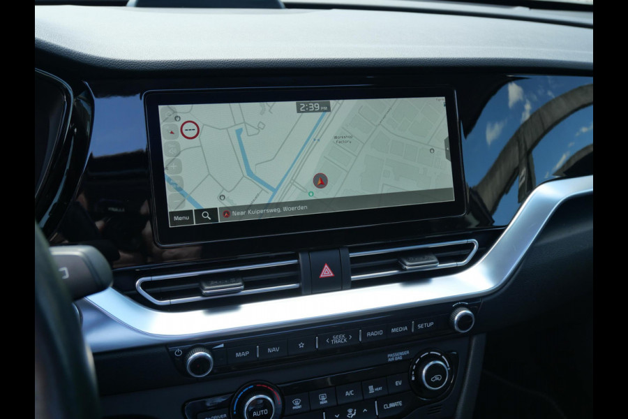 Kia e-Niro ExecutiveLine 64 kWh | SOH 94,1 | 3Fase | Trekhaak | Stoel/Stuurverwarming | Navi | Adaptief | Carplay |