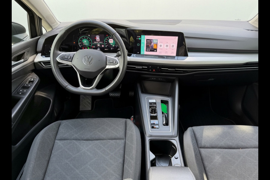 Volkswagen Golf 1.0 eTSI AUTOMAAT Life, achteruitrijcamera, navigatie, sfeerverlichting, climaat, 1 e eigenaar, NL auto met nap