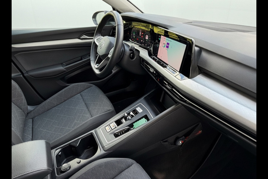 Volkswagen Golf 1.0 eTSI AUTOMAAT Life, achteruitrijcamera, navigatie, sfeerverlichting, climaat, 1 e eigenaar, NL auto met nap