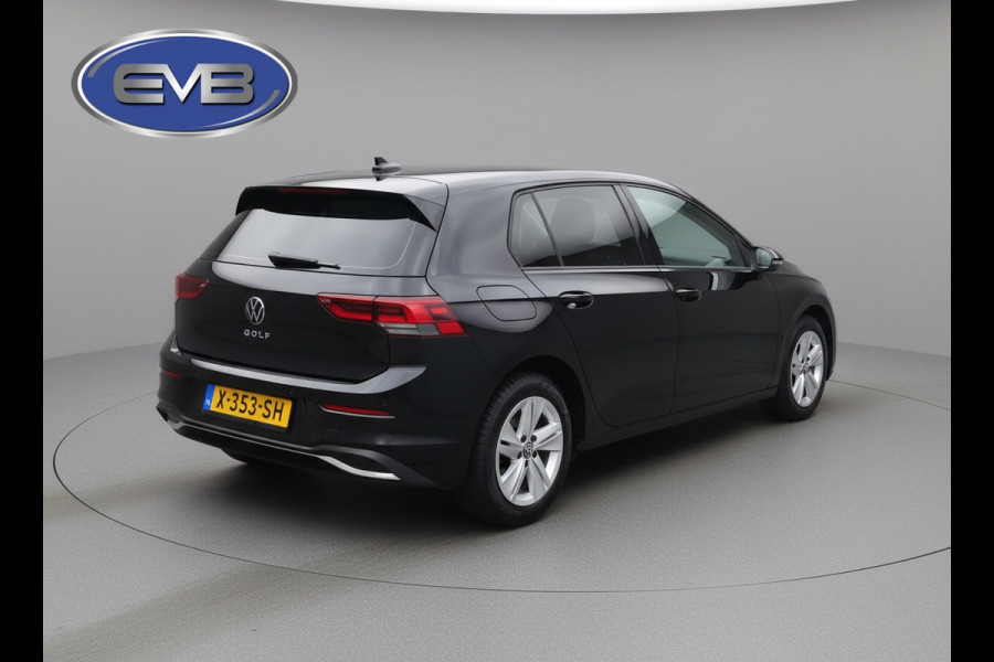 Volkswagen Golf 1.0 eTSI AUTOMAAT Life, achteruitrijcamera, navigatie, sfeerverlichting, climaat, 1 e eigenaar, NL auto met nap