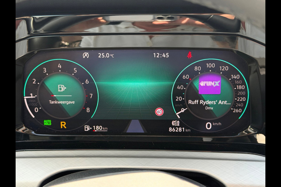 Volkswagen Golf 1.0 eTSI AUTOMAAT Life, achteruitrijcamera, navigatie, sfeerverlichting, climaat, 1 e eigenaar, NL auto met nap