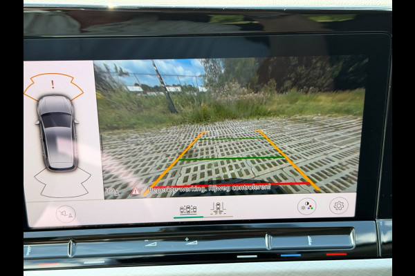 Volkswagen Golf 1.0 eTSI AUTOMAAT Life, achteruitrijcamera, navigatie, sfeerverlichting, climaat, 1 e eigenaar, NL auto met nap