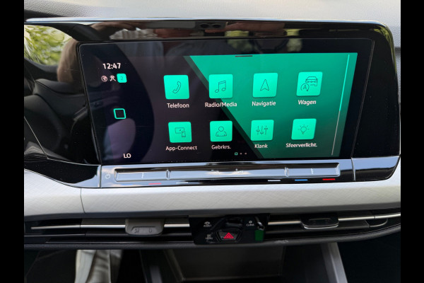 Volkswagen Golf 1.0 eTSI AUTOMAAT Life, achteruitrijcamera, navigatie, sfeerverlichting, climaat, 1 e eigenaar, NL auto met nap