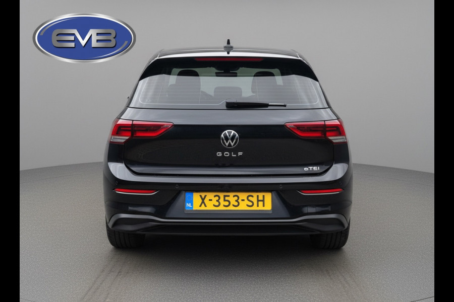 Volkswagen Golf 1.0 eTSI AUTOMAAT Life, achteruitrijcamera, navigatie, sfeerverlichting, climaat, 1 e eigenaar, NL auto met nap