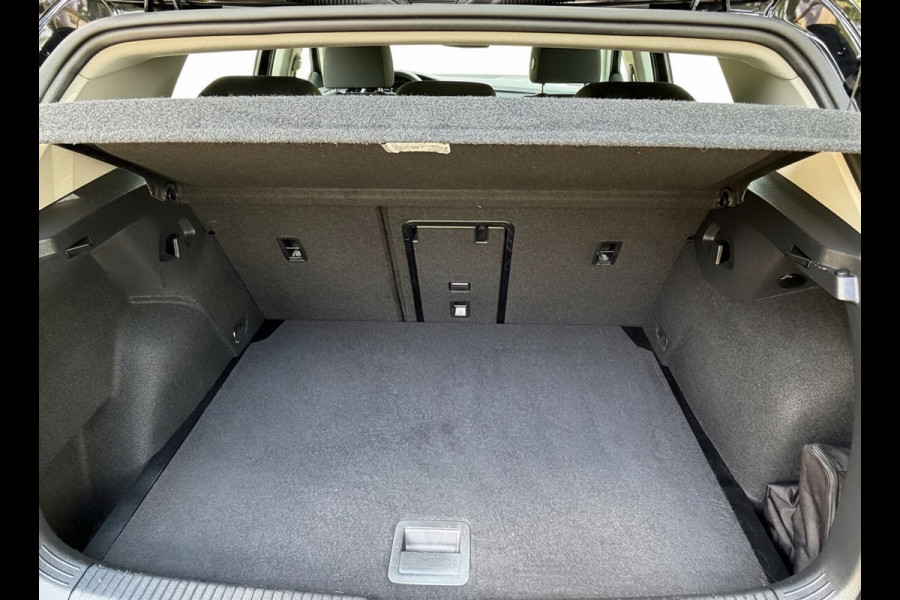 Volkswagen Golf 1.0 eTSI AUTOMAAT Life, achteruitrijcamera, navigatie, sfeerverlichting, climaat, 1 e eigenaar, NL auto met nap