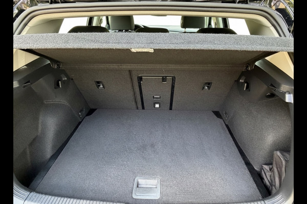 Volkswagen Golf 1.0 eTSI AUTOMAAT Life, achteruitrijcamera, navigatie, sfeerverlichting, climaat, 1 e eigenaar, NL auto met nap