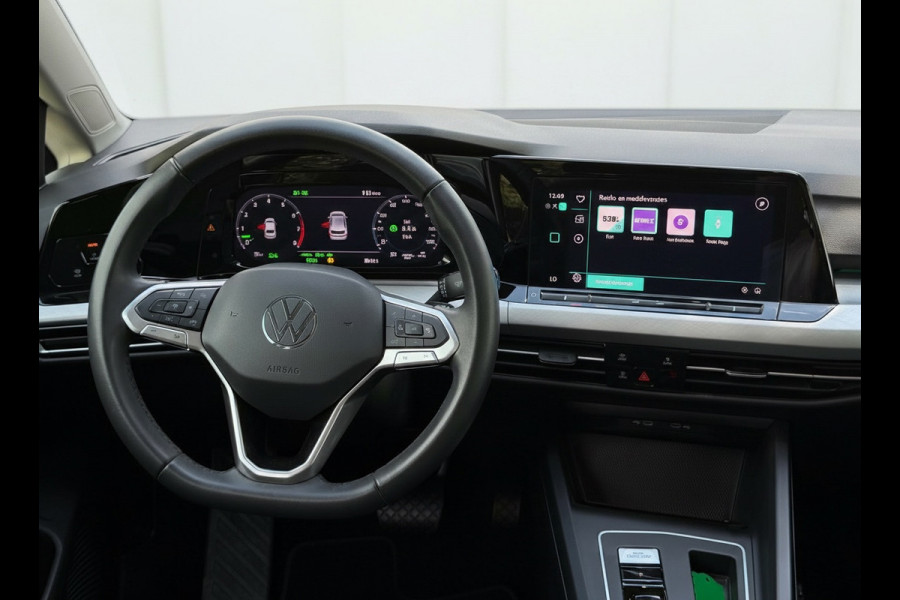 Volkswagen Golf 1.0 eTSI AUTOMAAT Life, achteruitrijcamera, navigatie, sfeerverlichting, climaat, 1 e eigenaar, NL auto met nap