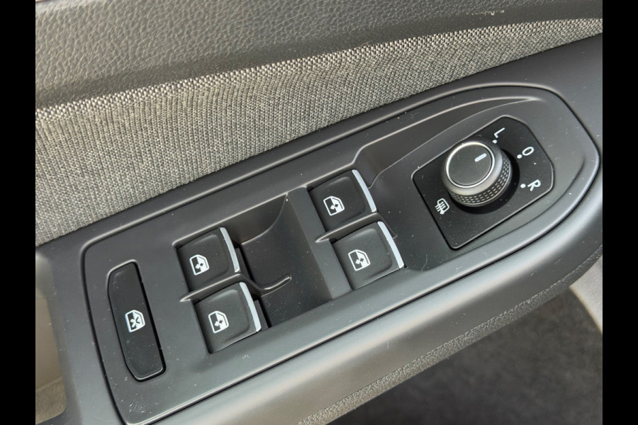 Volkswagen Golf 1.0 eTSI AUTOMAAT Life, achteruitrijcamera, navigatie, sfeerverlichting, climaat, 1 e eigenaar, NL auto met nap