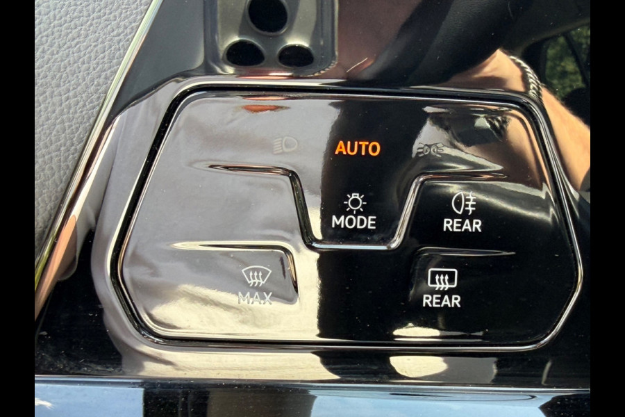 Volkswagen Golf 1.0 eTSI AUTOMAAT Life, achteruitrijcamera, navigatie, sfeerverlichting, climaat, 1 e eigenaar, NL auto met nap