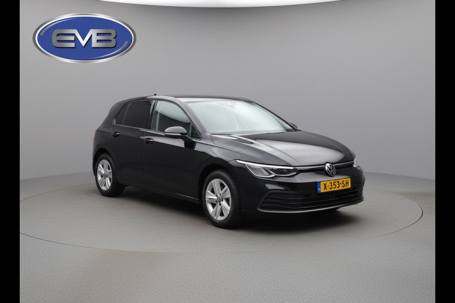 Volkswagen Golf 1.0 eTSI AUTOMAAT Life, achteruitrijcamera, navigatie, sfeerverlichting, climaat, 1 e eigenaar, NL auto met nap