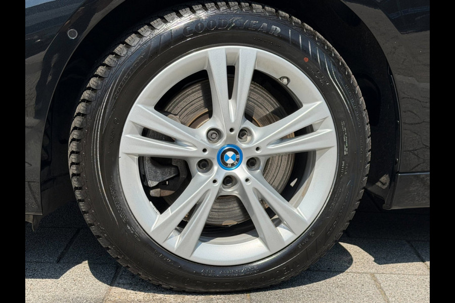 BMW 2 Serie Active Tourer 225xe iPerformance High Executive 165KW - Hybrid I Automaat I Navigatie Leer I Airco I Sport velgen