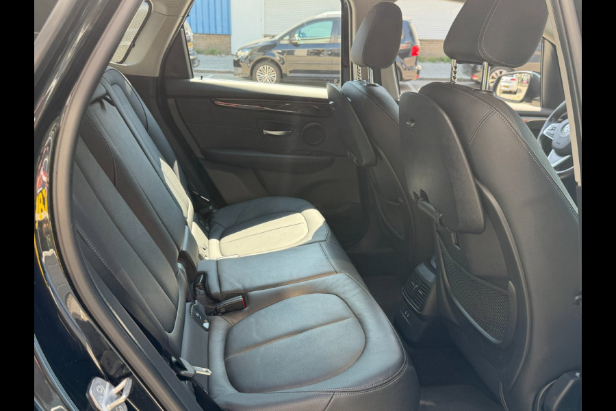 BMW 2 Serie Active Tourer 225xe iPerformance High Executive 165KW - Hybrid I Automaat I Navigatie Leer I Airco I Sport velgen