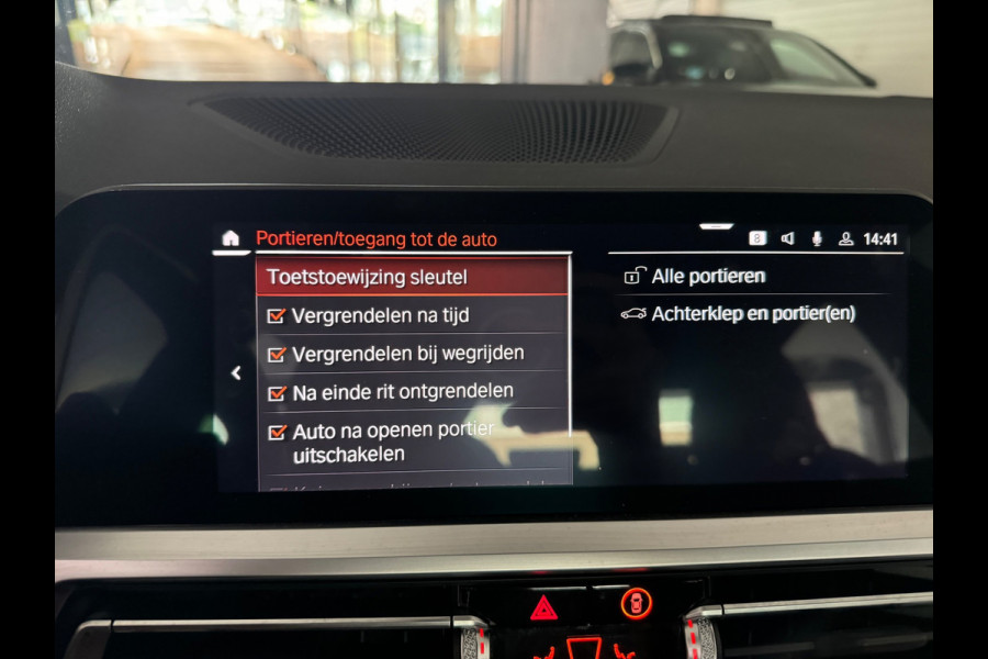 BMW 3-serie 330i High Executive Laser|Stoelverwarming|Carplay|Sfeer